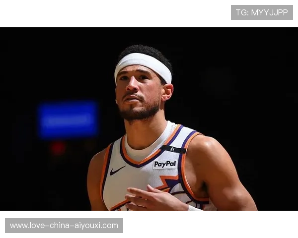 布克连续抢分建立优势,凤凰城信心十足 布克连续抢分建立优势,凤凰城信心十足