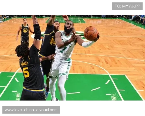 凯尔特人左翼突破多次杀到底线:速度、空间与执行力的极致演练 凯尔特人左翼突破多次杀到底线:速度、空间与执行力的极致演练