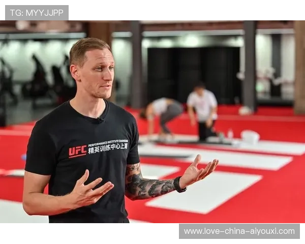 拉菲尼亚与体能师加练冲刺，复出在望